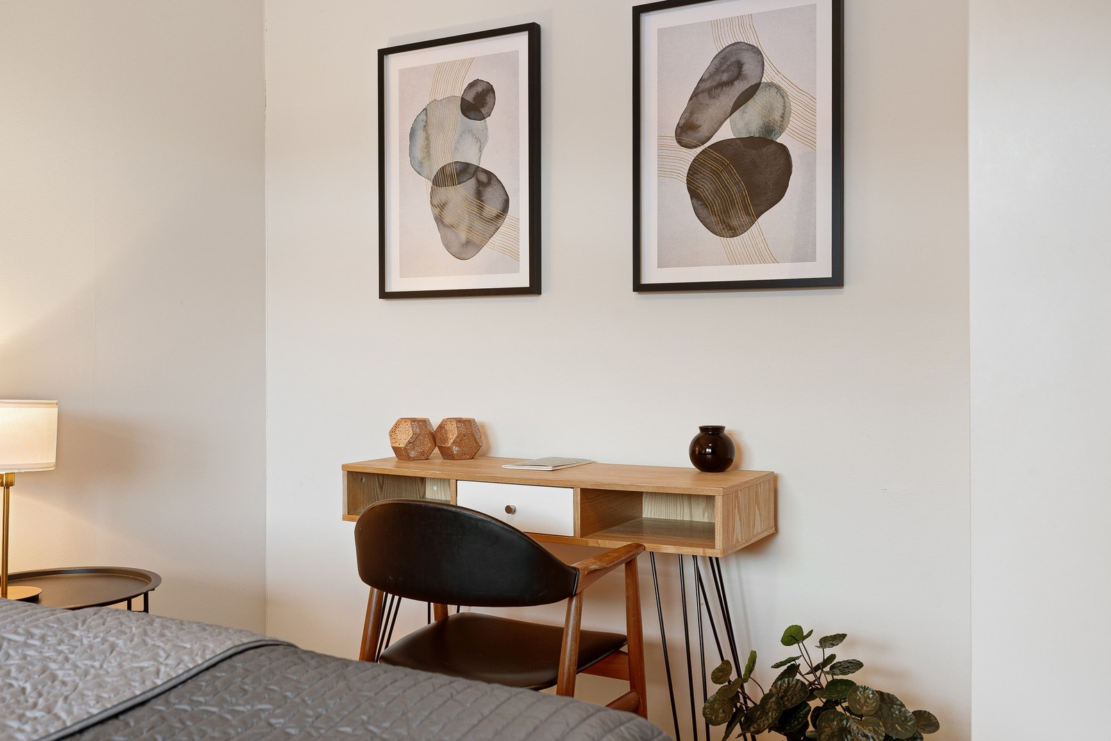 Rikelig med plass til oppbevaringsmøblement. Galleribilde