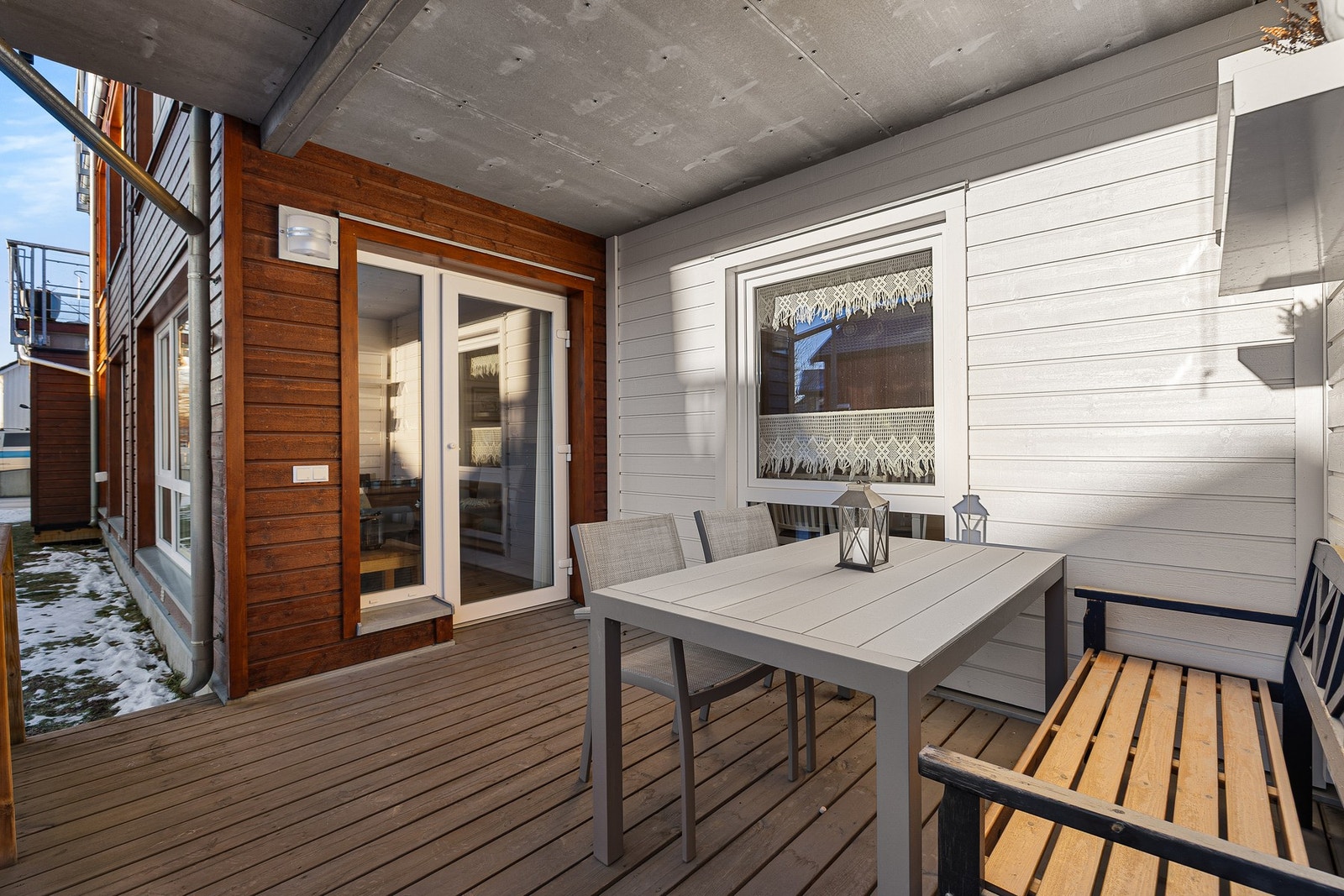 Romslig sørvendt terrasse på 10,5 kvm. Galleribilde