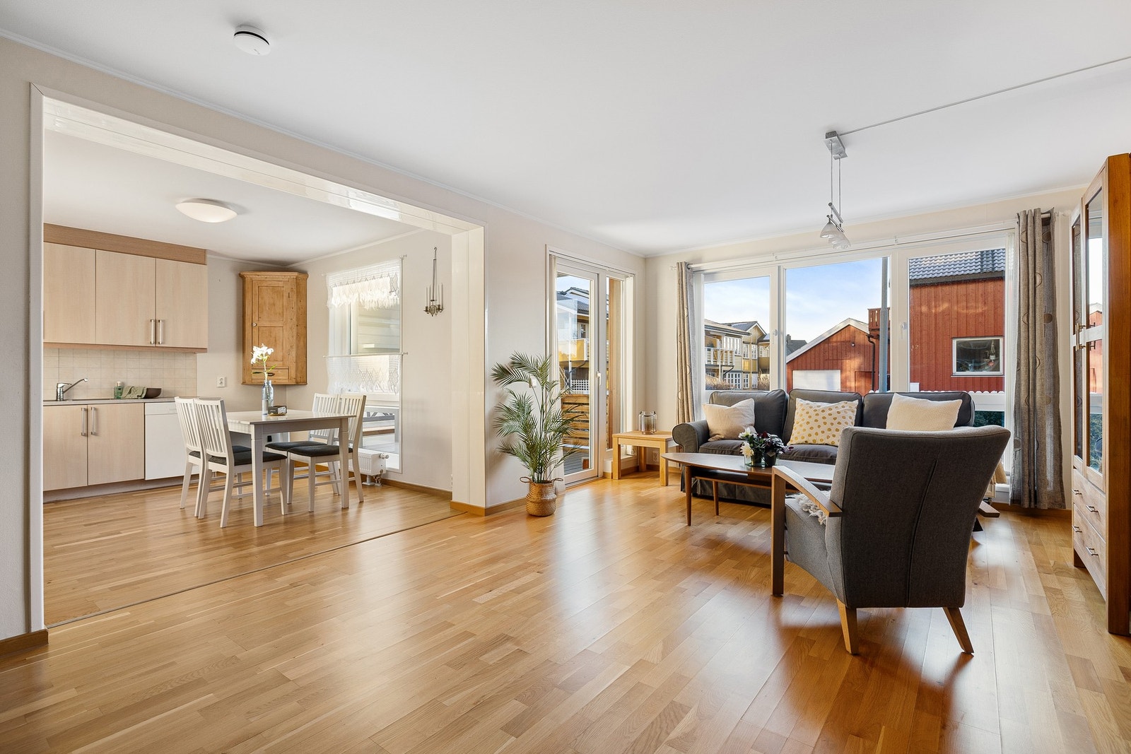 Leiligheten har en fin og tilbaketrukket beliggenhet i sentrumskjernen. Galleribilde