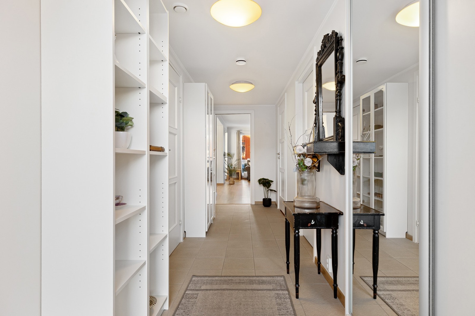 Lys entré på 9,5 kvm. Galleribilde