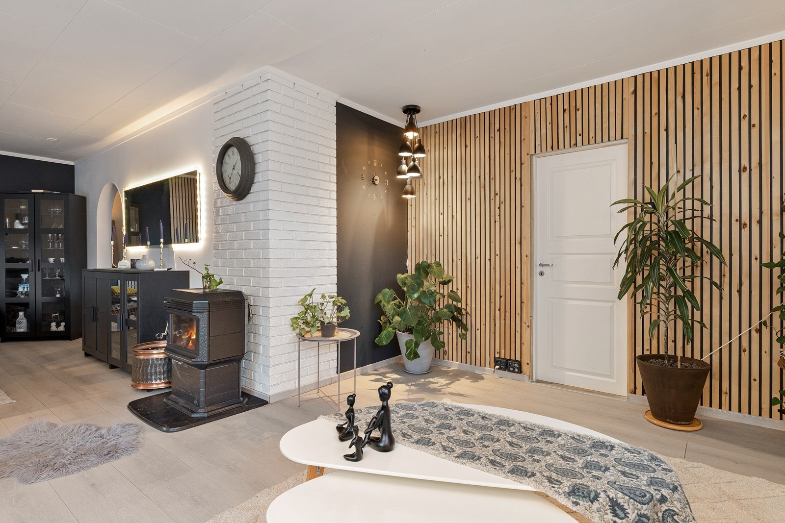 Stova har inngang inn til kjøkenet. Galleribilde