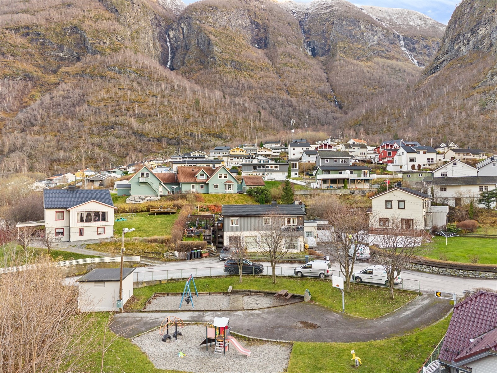 Like ved eigedomen er det ein leikeplass. Galleribilde