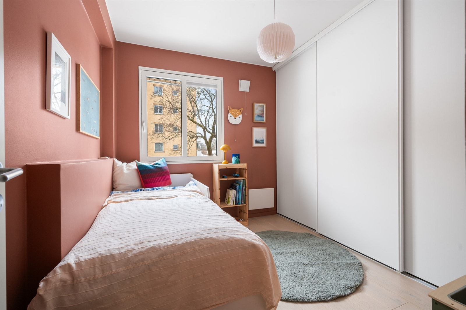 Leilighetens andre soverom er også av god størrelse og egner seg ypperlig som barnerom, gjesterom eller kontor. Galleribilde