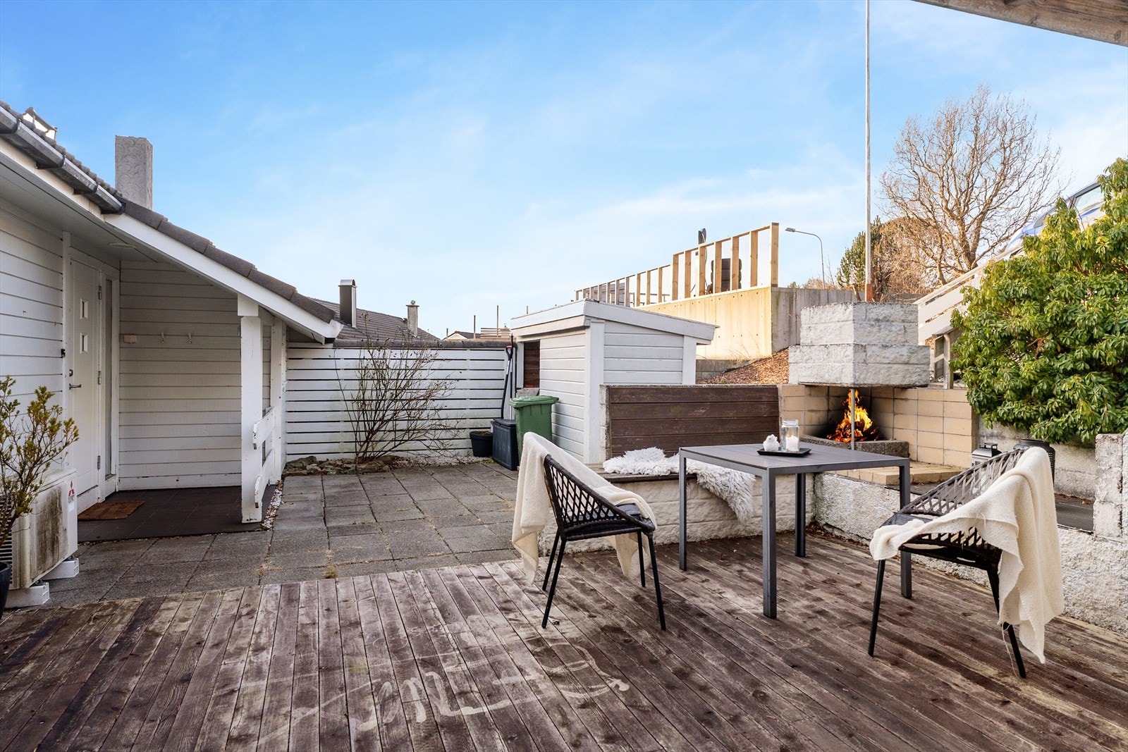 Her er det også satt opp en praktisk redskapsbod (ikke omsøkt og godkjent) Galleribilde