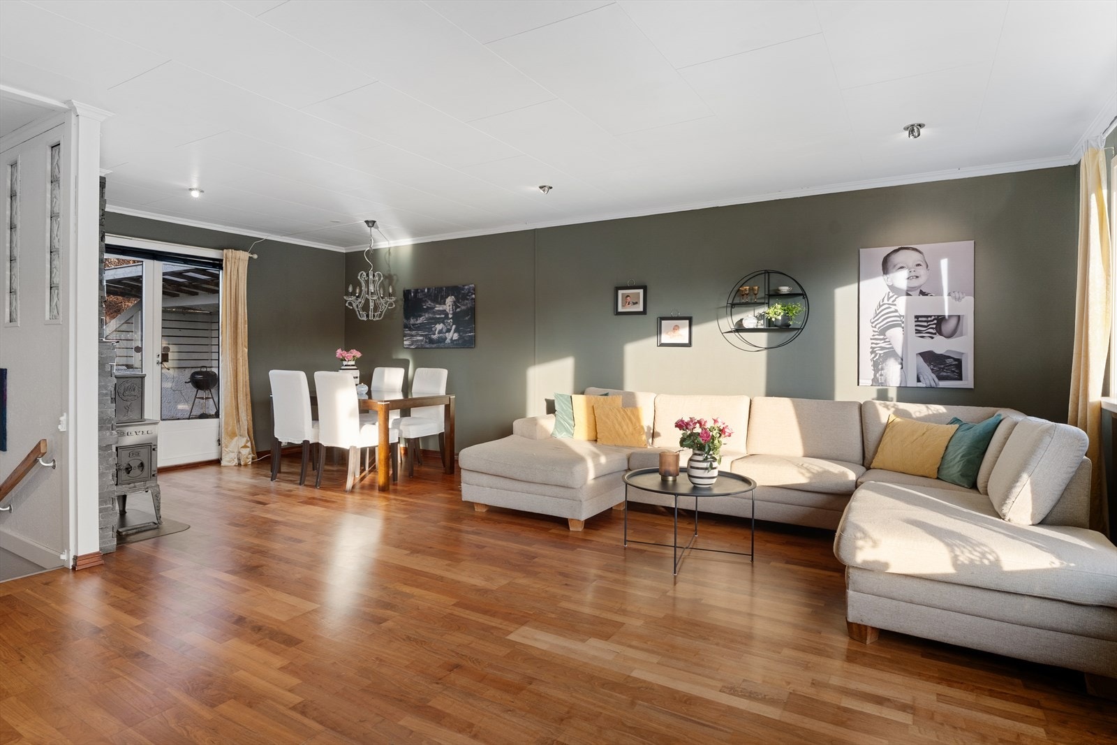 Boligen har noe vedlikehold- og moderniseringsbehov - en gyllen mulighet for deg som ønsker å sette ditt eget preg på boligen Galleribilde