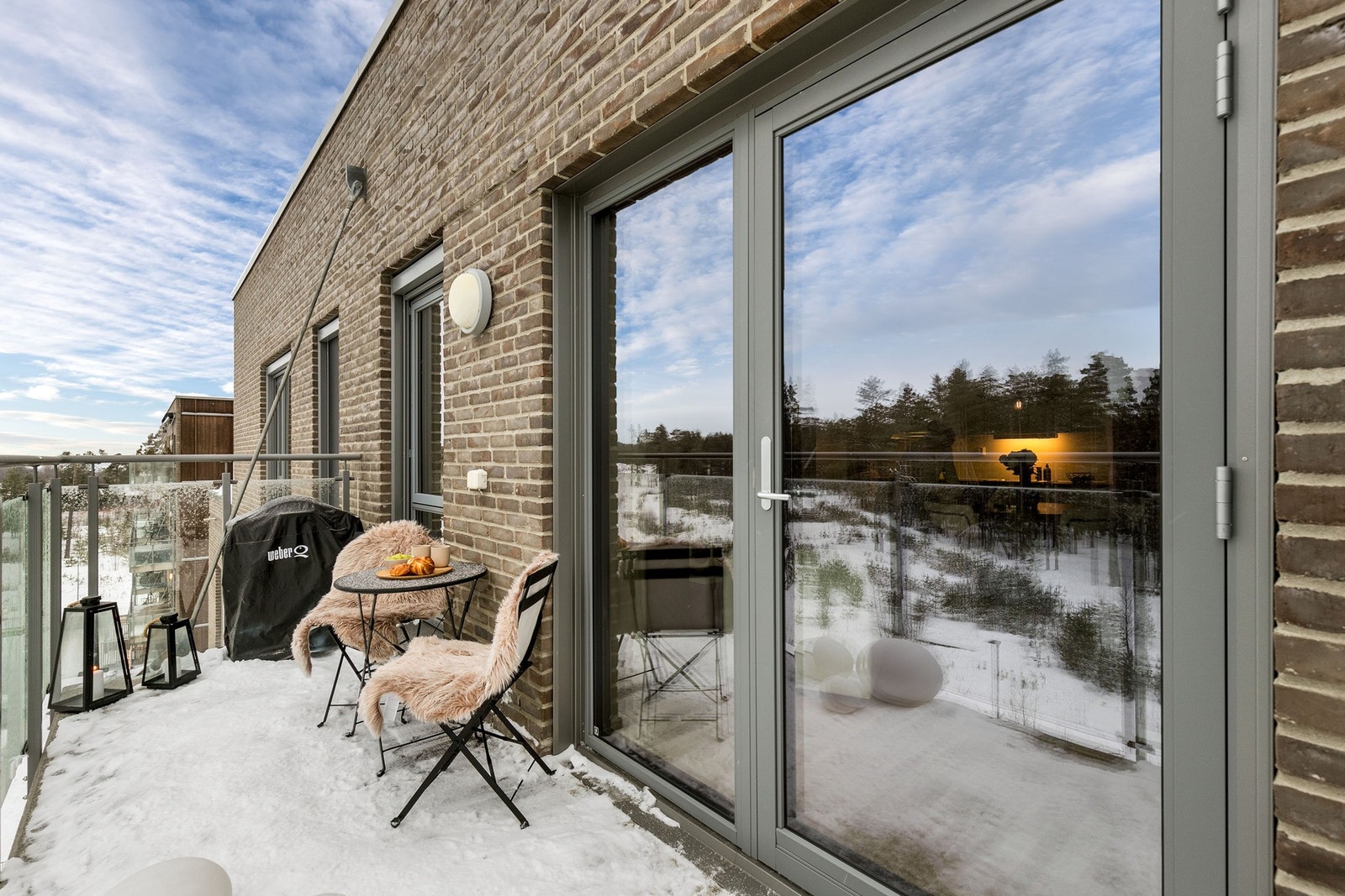 Fra stuen er det utgang til en balkong på ca. 9 kvm. Galleribilde