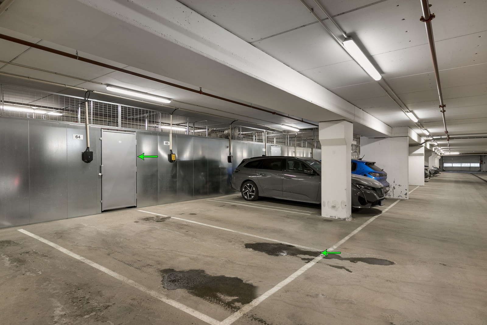 Leiligheten disponerer èn parkeringsplass (nr. 64). Ekstern bod i bakkant (nr. 146). Galleribilde