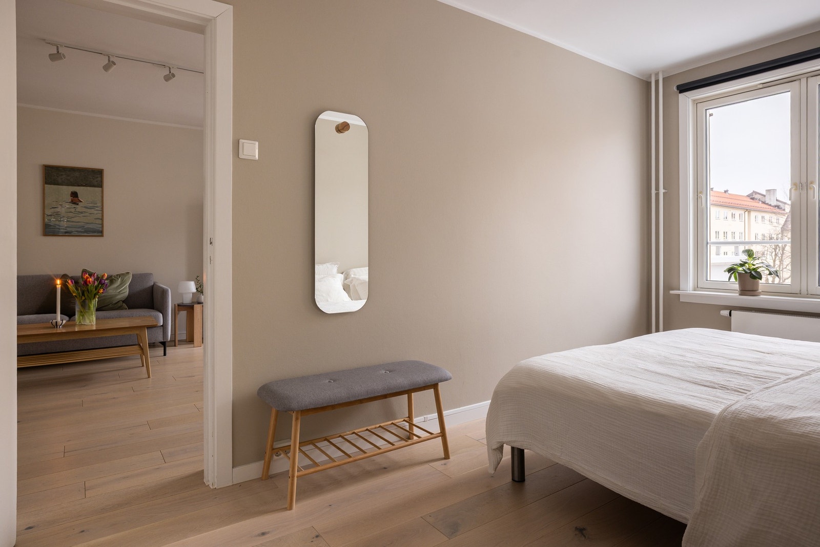 Soverommet vender inn mot rolig gårdsrom. Galleribilde