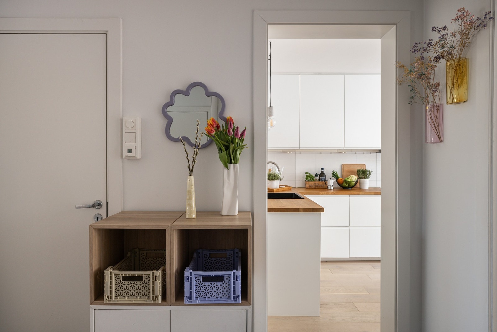 Entreen gir et velfortjent godt førsteinntrykk av dette hjemmet. Galleribilde