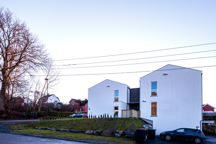 Fasade mot Sam Eydes gate - Leiligheten ligger i 1. etasje på venstre side Galleribilde