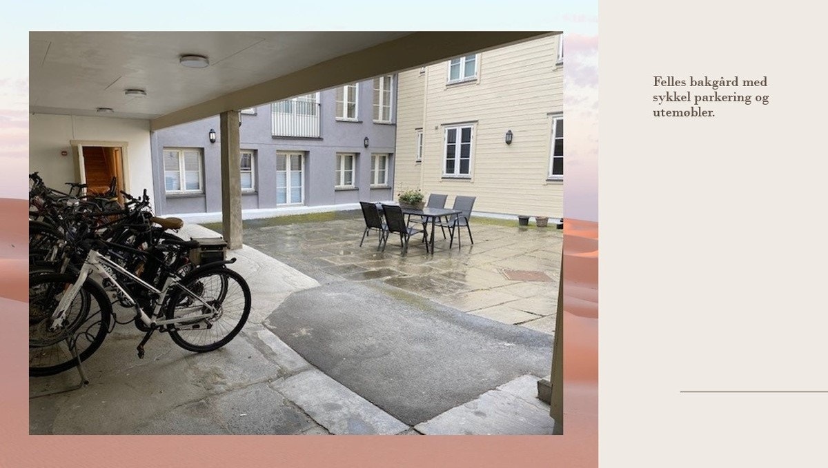 Egen uteplass i bakgården - sykkelparkering Galleribilde