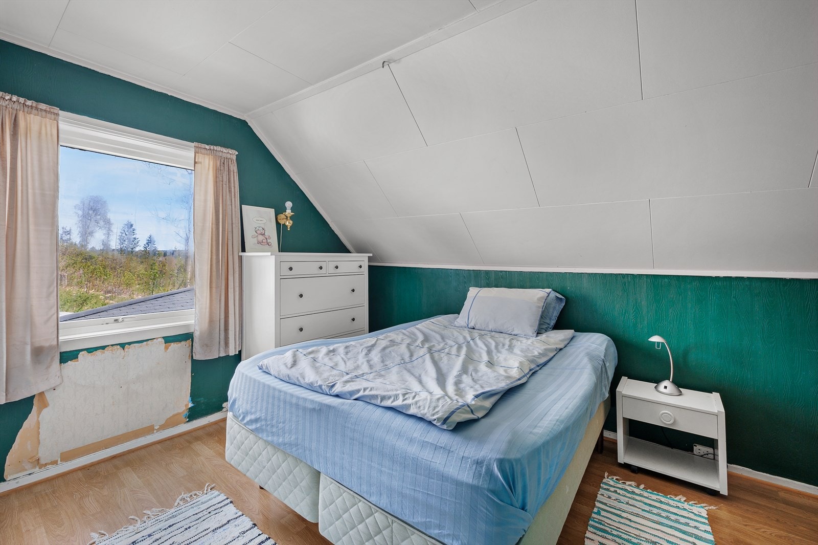 Soverom 5 passer fint som barnerom med god plass til både seng og skrivepult. Galleribilde