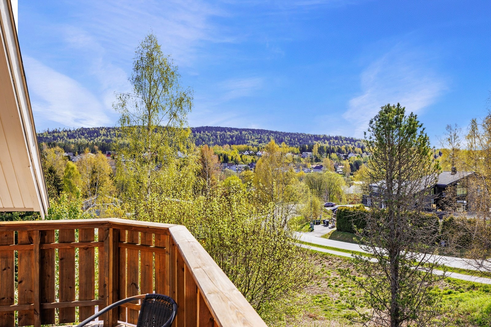Fra balkongen har du flott utsikt over nærområdet. Galleribilde