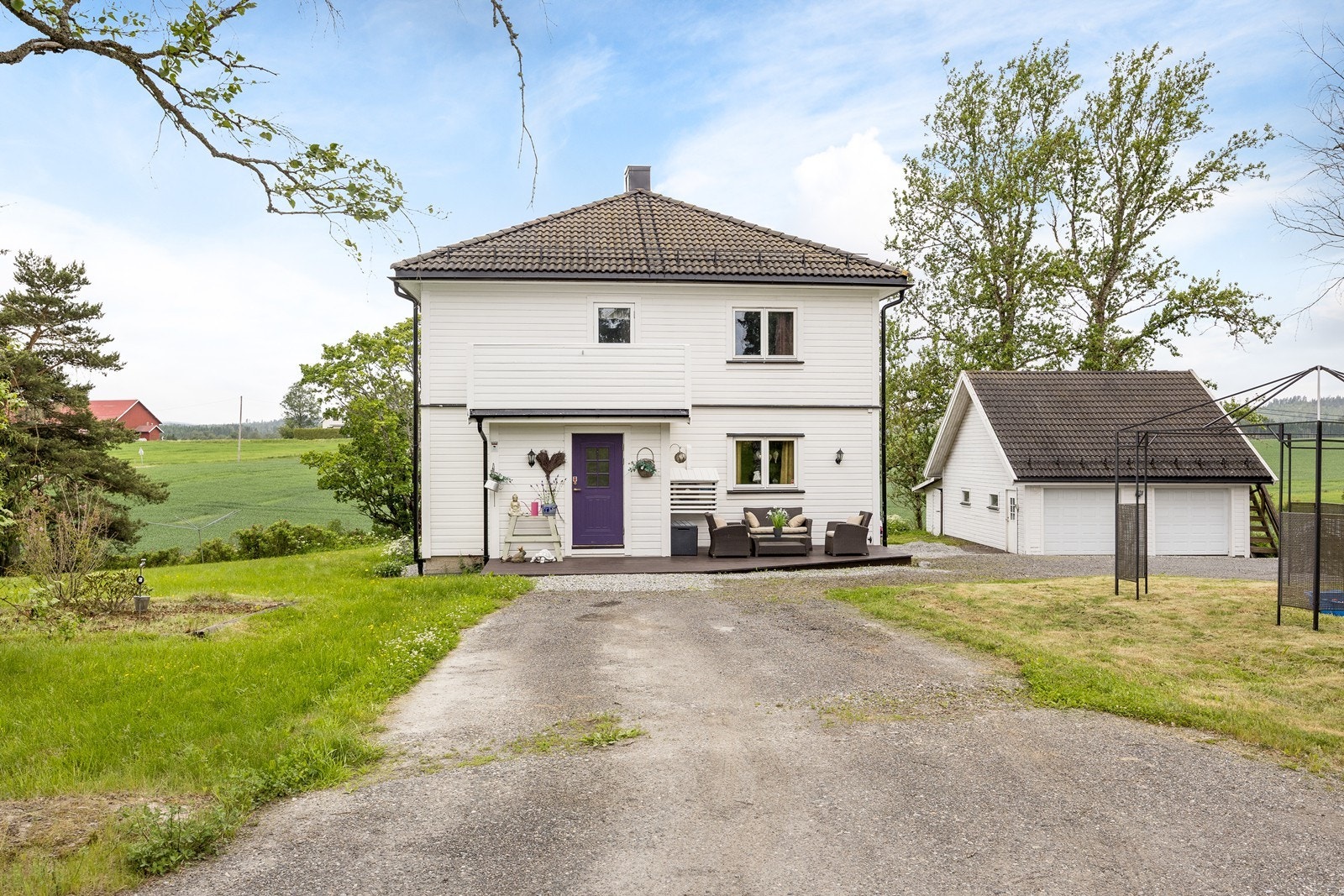 Sommerstemning fra gårdsplassen. Galleribilde