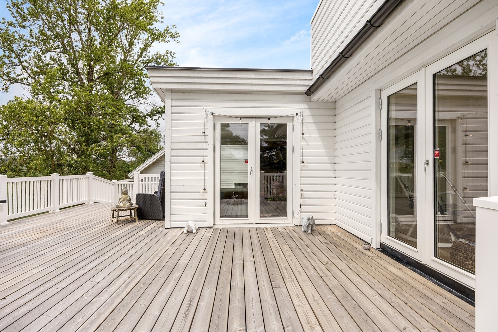 Mot vest ble det i 2022 satt opp en koselig hagestue. Hagestuen er ikke byggemeldt. Galleribilde