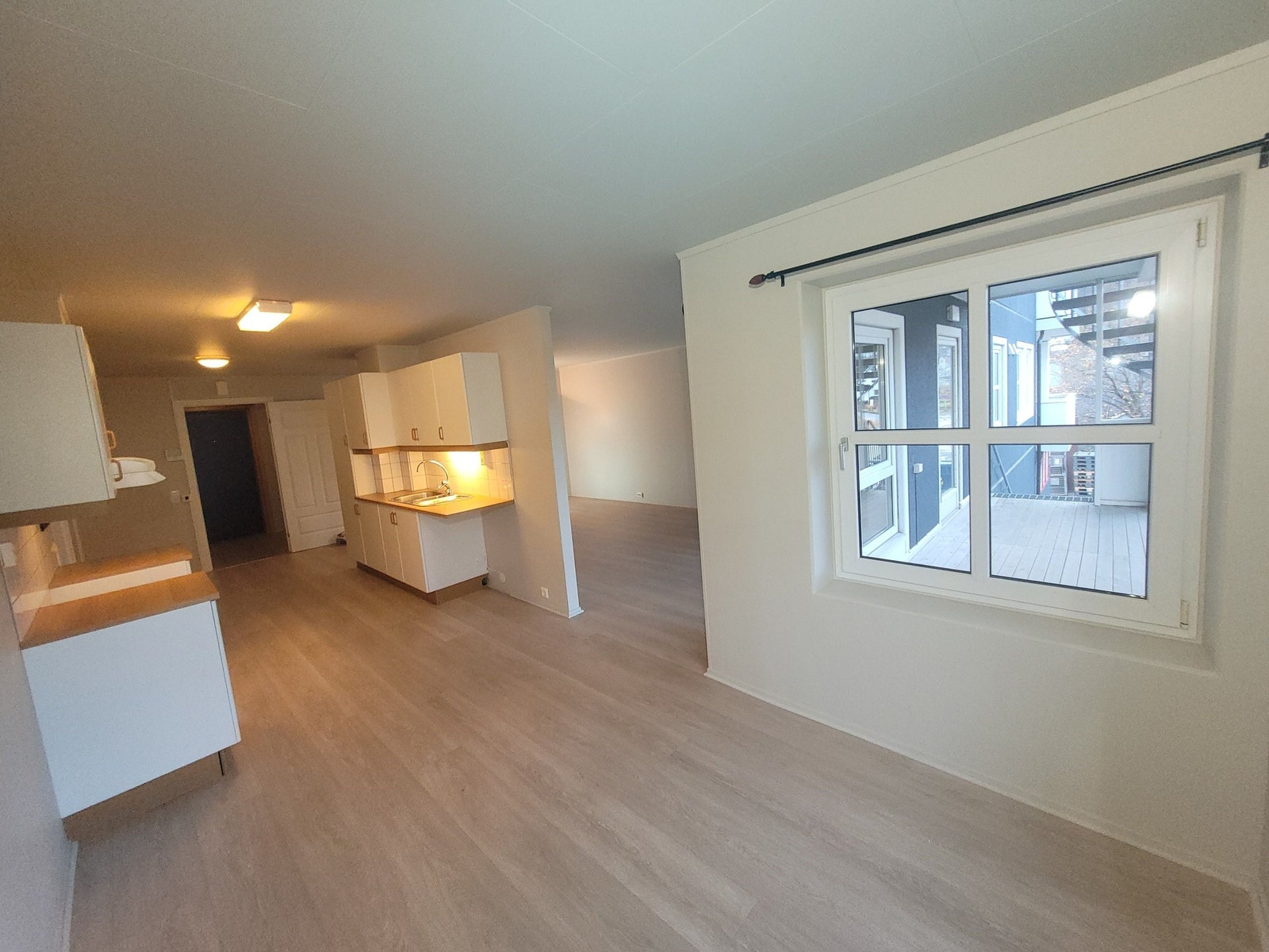 Kjøkken, gulvet avviker fra bildet. Galleribilde