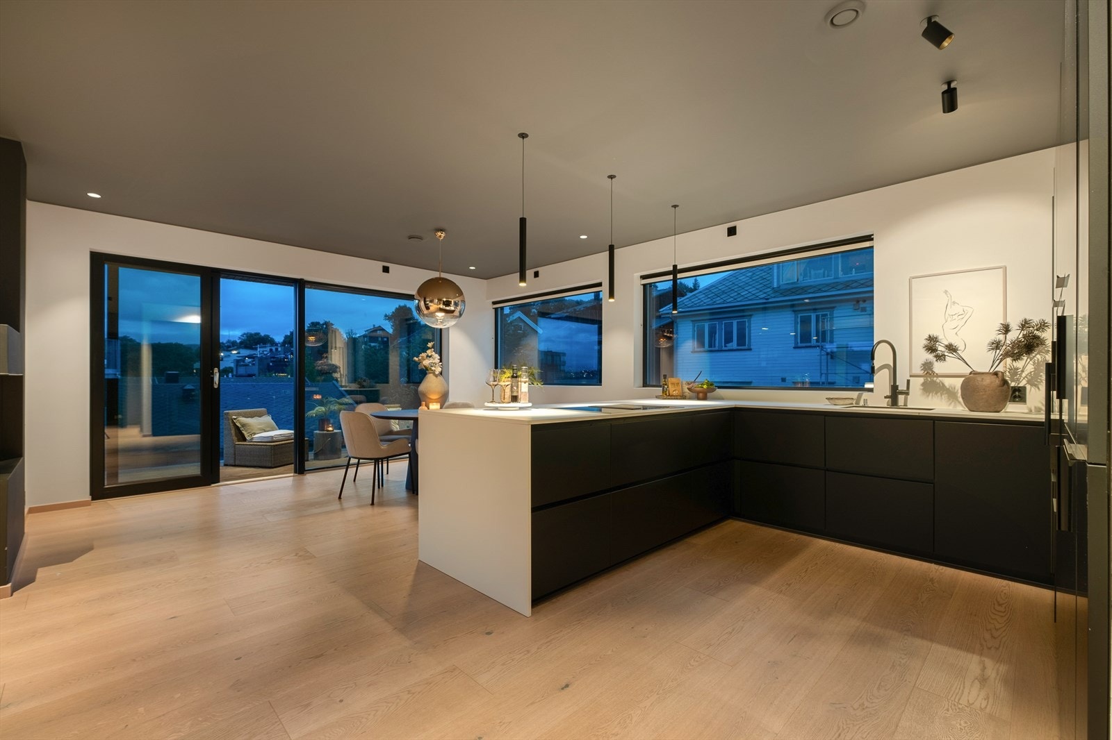 Alle kjøkkeninnredninger er Mobalpa og er levert at Trønderkjøkken. Galleribilde