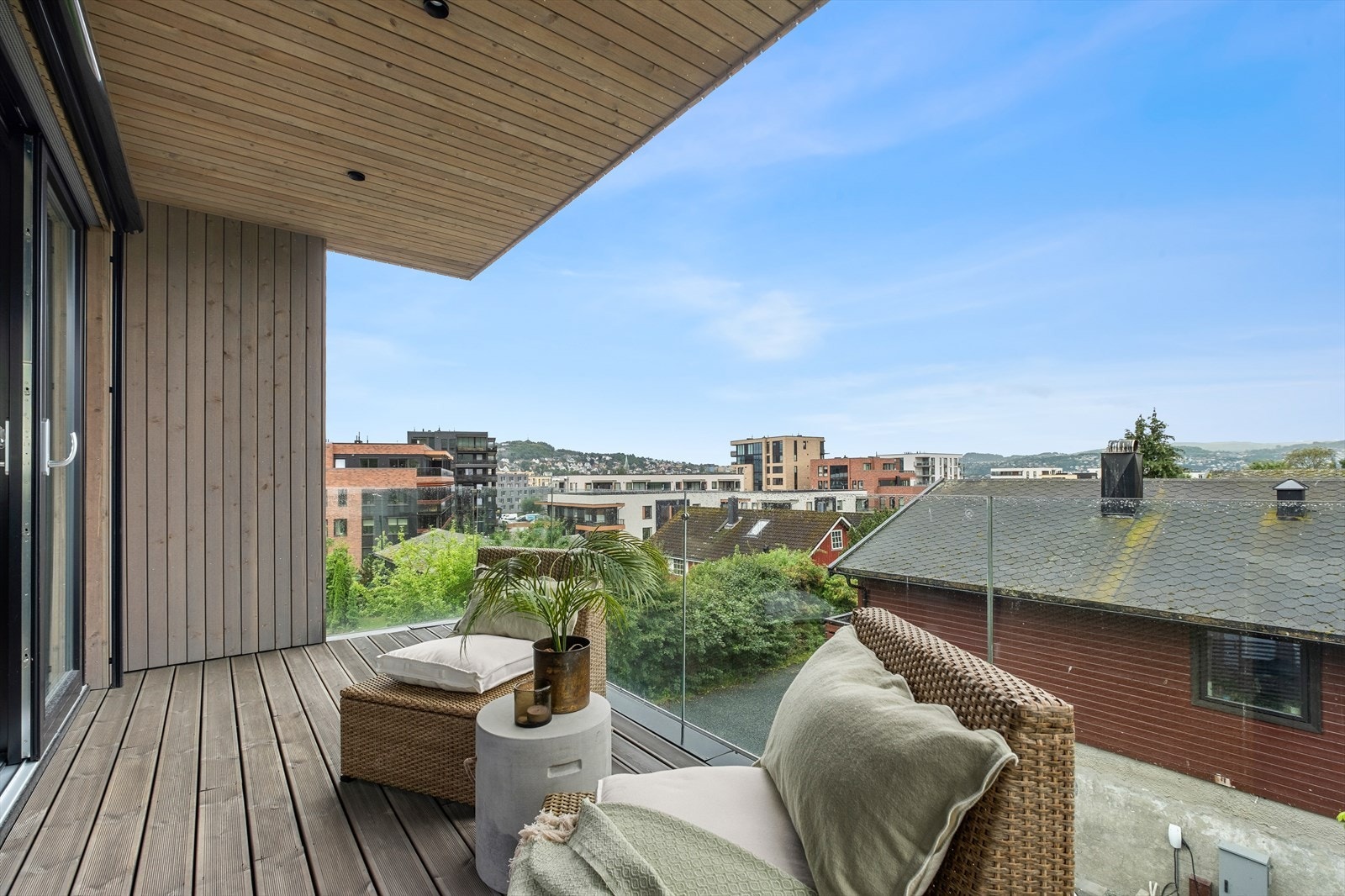 Balkongen i tilknytning til kjøkken er på flotte 9m². Galleribilde