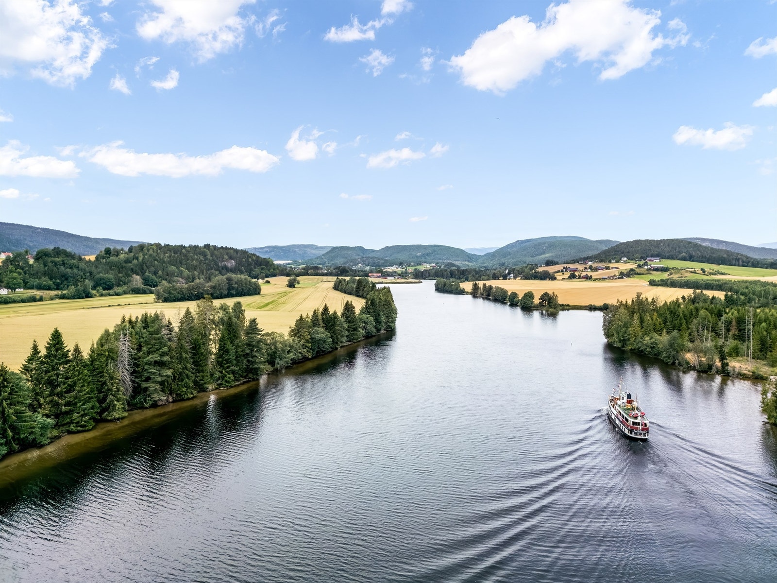 "Straumen" er en del av Telemarkskanalen. Perfekt for kano og kayak. Galleribilde