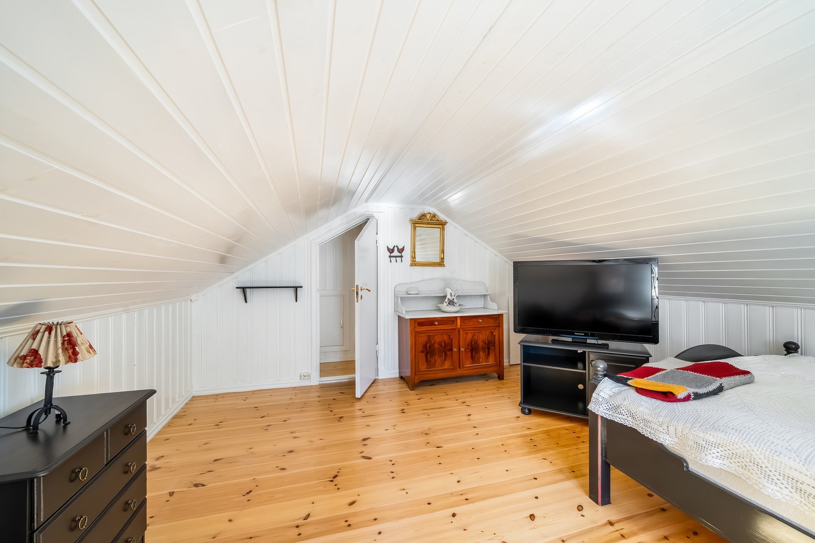 Loftstue. Galleribilde