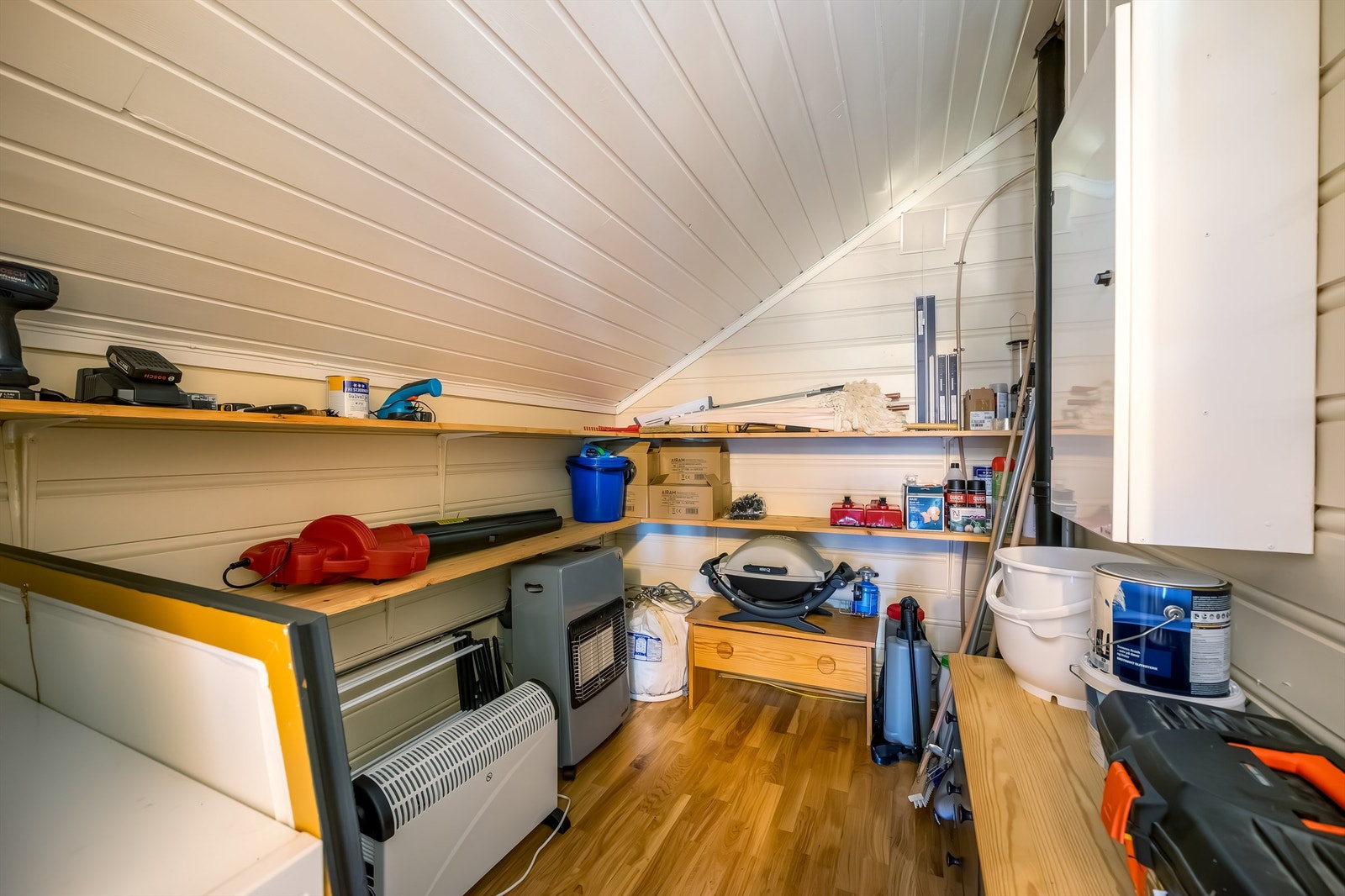 Innvendig bod. Galleribilde