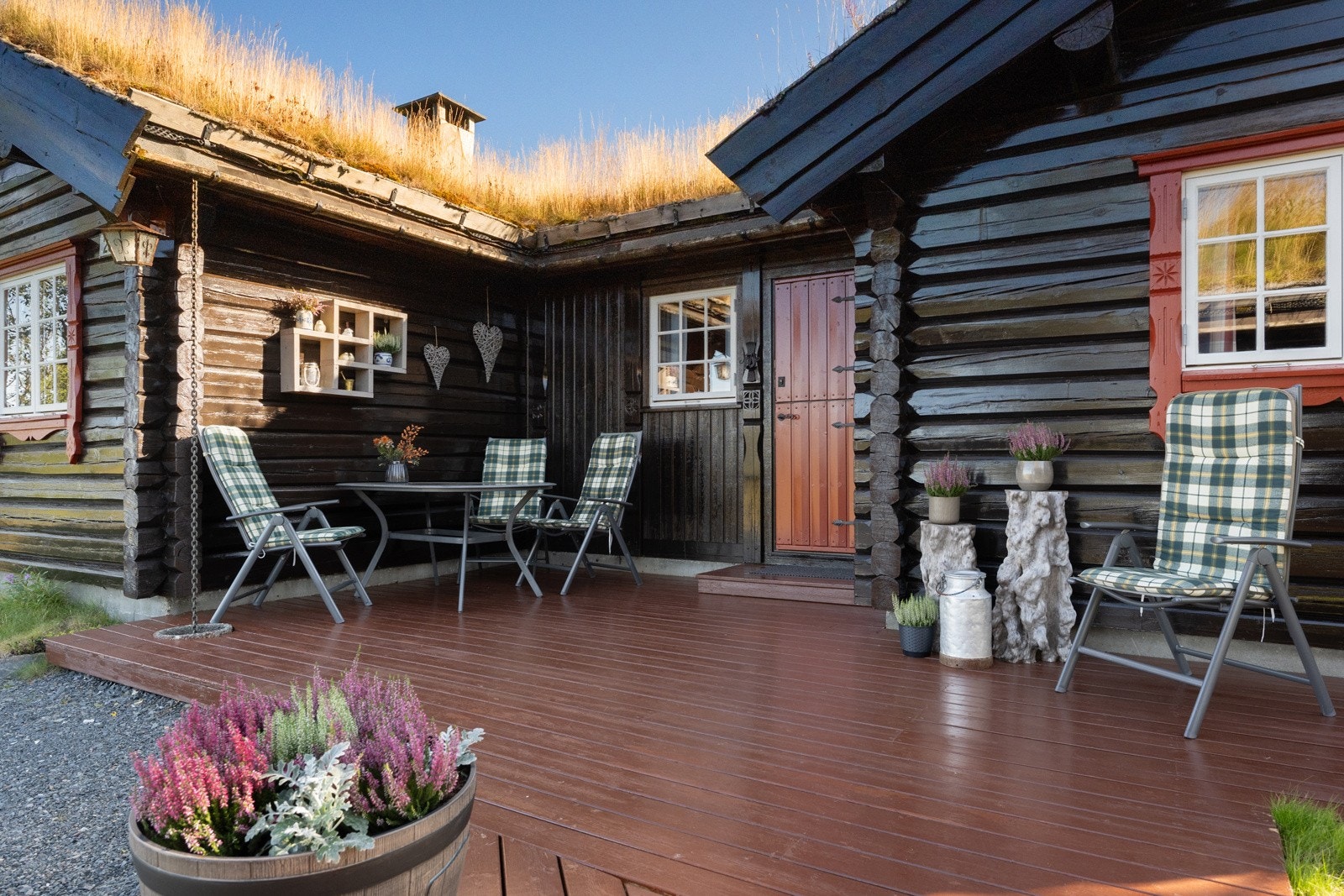 Hytta har to deilige terrasser. Èn ved hovedinngangen og én bak huset, med totalt 31 m² uteplass. Galleribilde