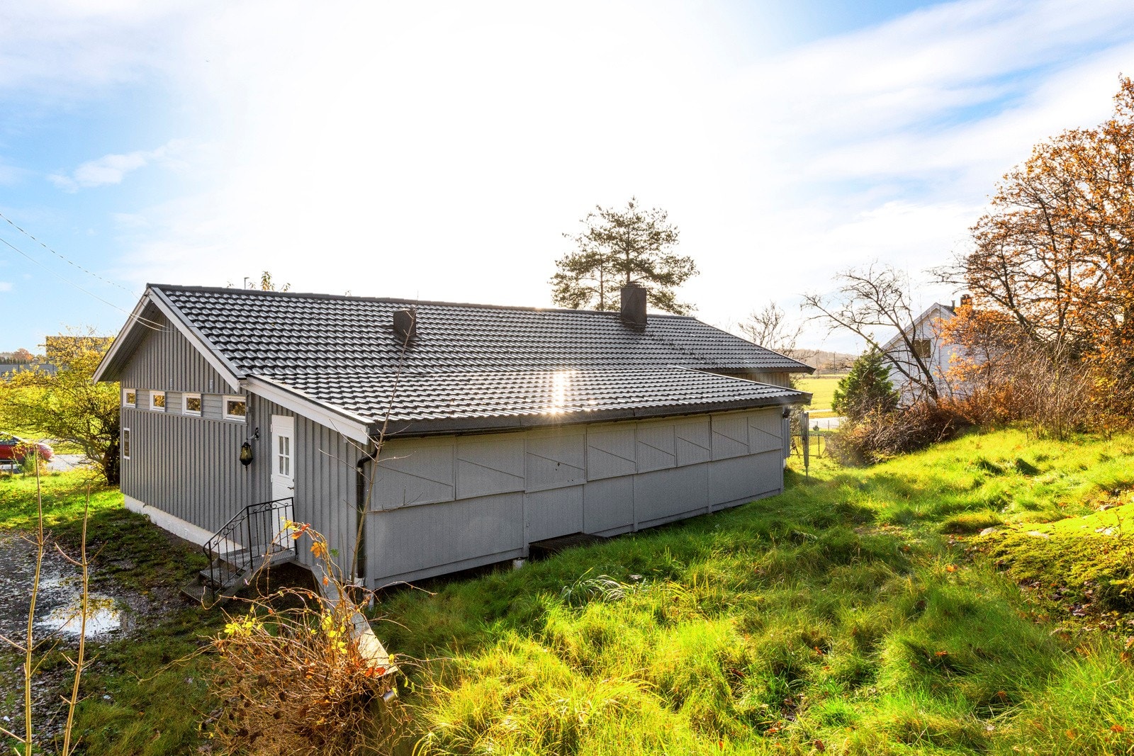 Bildet viser når vinduene er lukket på det overbygde inngangspartiet Galleribilde