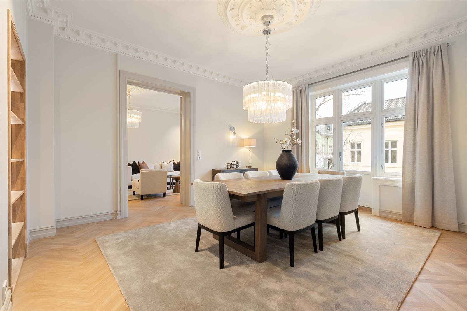 I spisestuen er det mulighet for peis. Pipeløp er rehabilitert. Galleribilde