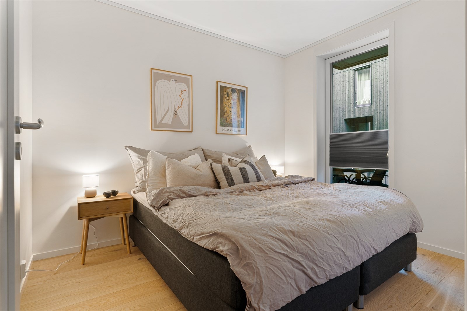 Hovedsoverom er i underkant av 10m² og har i likhet med øvrige rom et delikat og stilrent uttrykk. Galleribilde