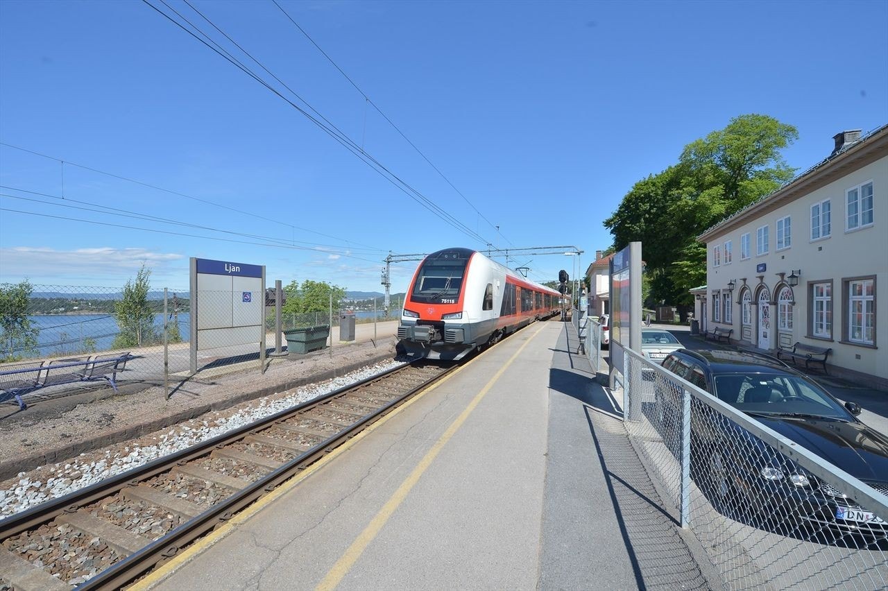 Ljan Togstasjon, Oslos vakreste togstasjon med en reisetid på ca 8 minutter til Oslo S. Galleribilde