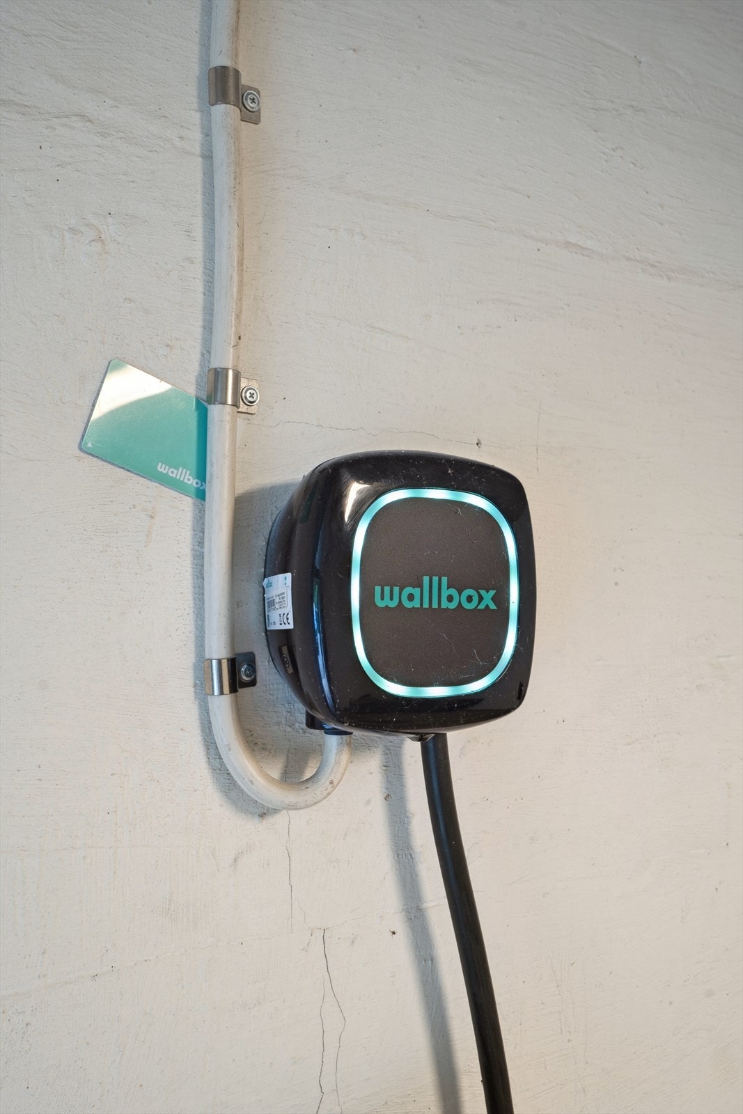 El-billader er montert i garasjen. Galleribilde