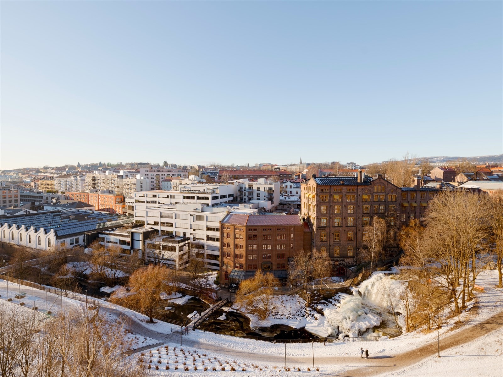 Her har du flotte turområder bare en heistur fra leiligheten. Galleribilde