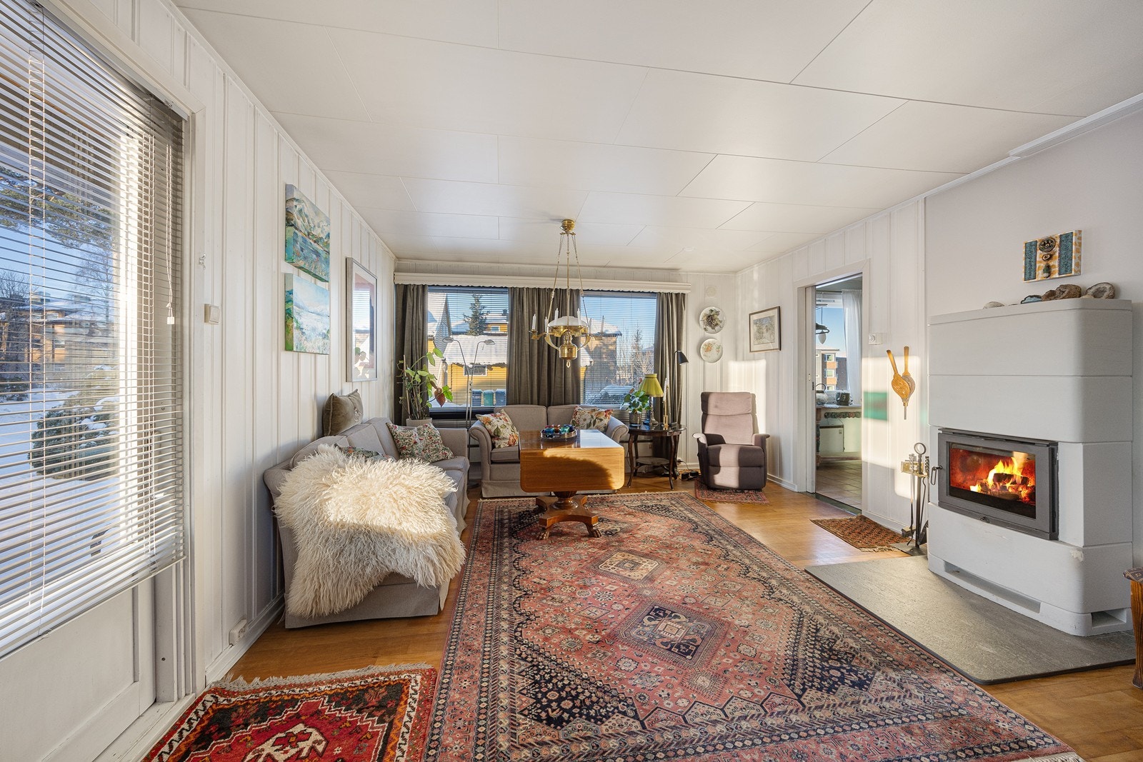 Vindusflater i forskjellige himmelretninger gir et godt, naturlig lysinnfall. Galleribilde