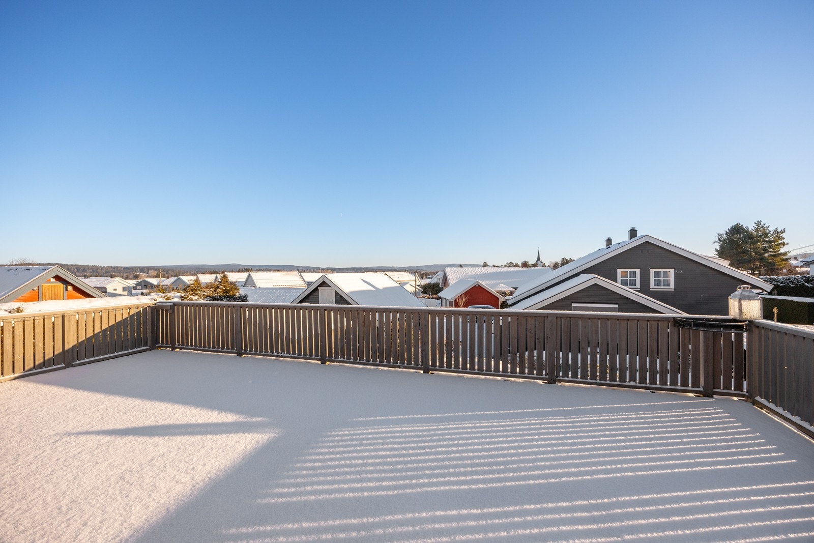 En sentralt beliggende enebolig - med solrike uteområder. Galleribilde
