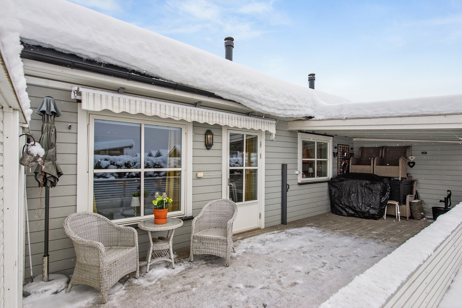 Terrasse som er delvis overbygget Galleribilde