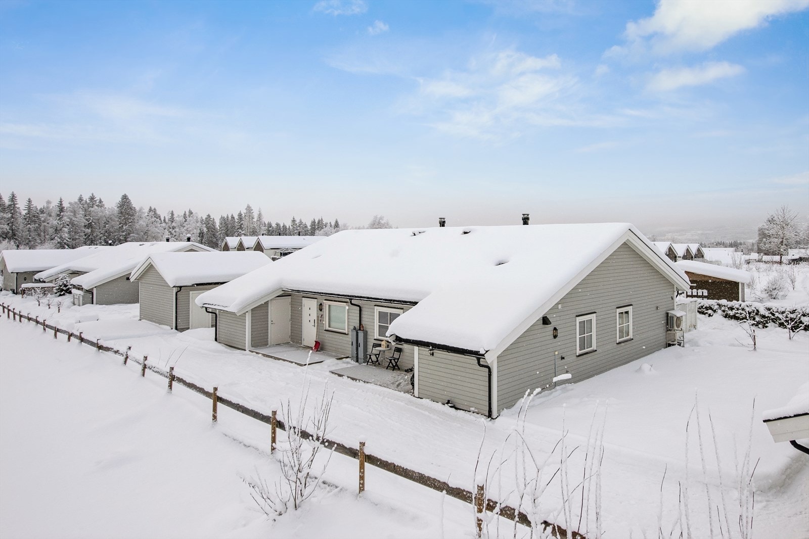 Her bor du i et rolig og trygt boligområde med alt på ett plan. Galleribilde