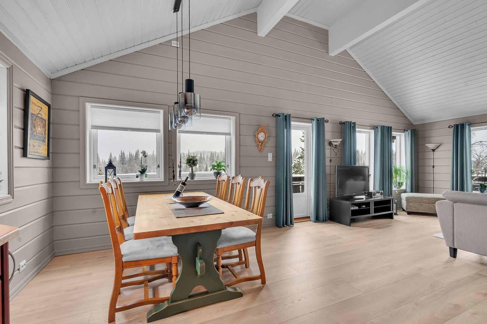 Fra stua er det utgang til terrasse Galleribilde