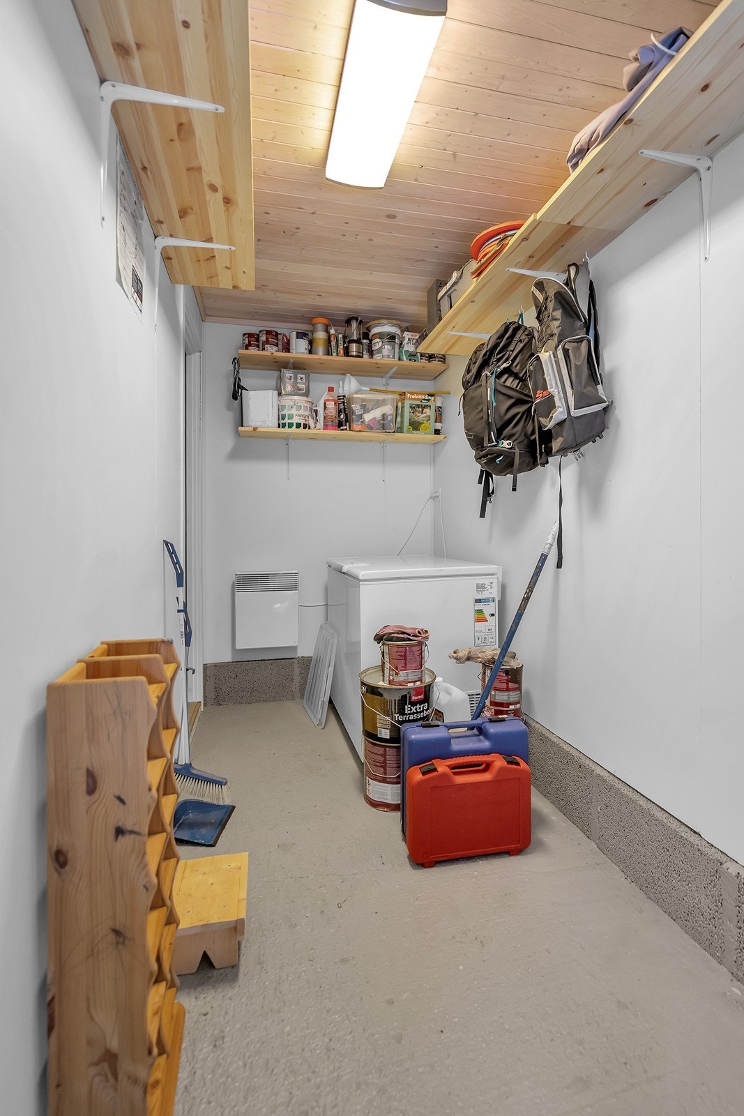 Praktisk bod med god plass til oppbevaring Galleribilde