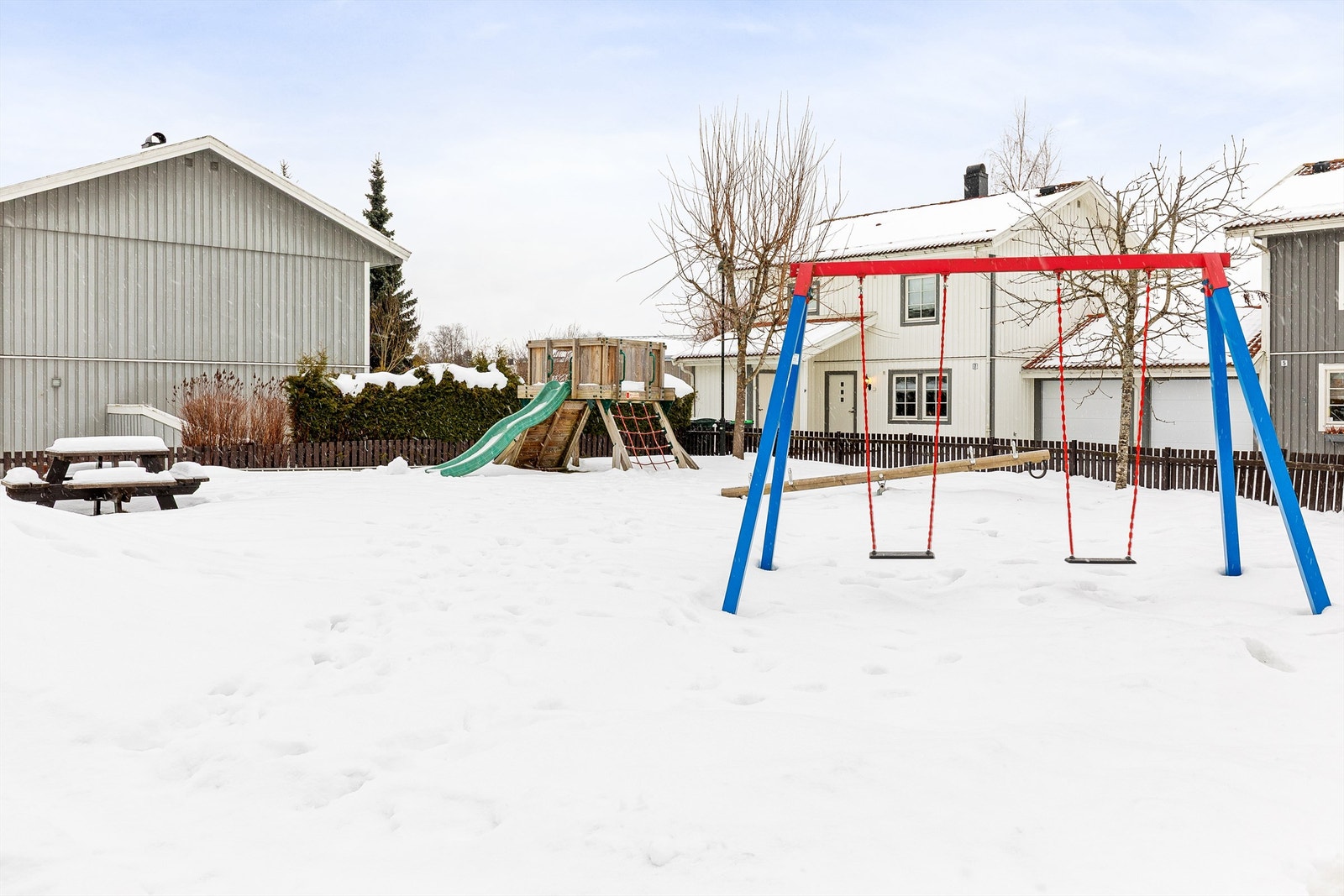 Lekeplass for de små rett utenfor Galleribilde
