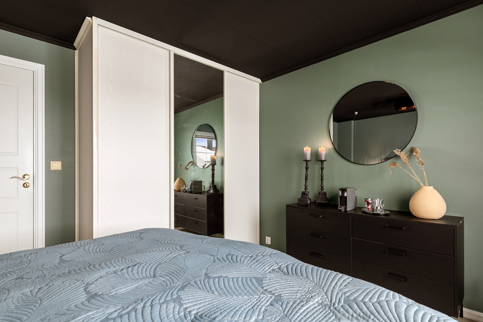 Også godt med plass til garderobeløsning Galleribilde