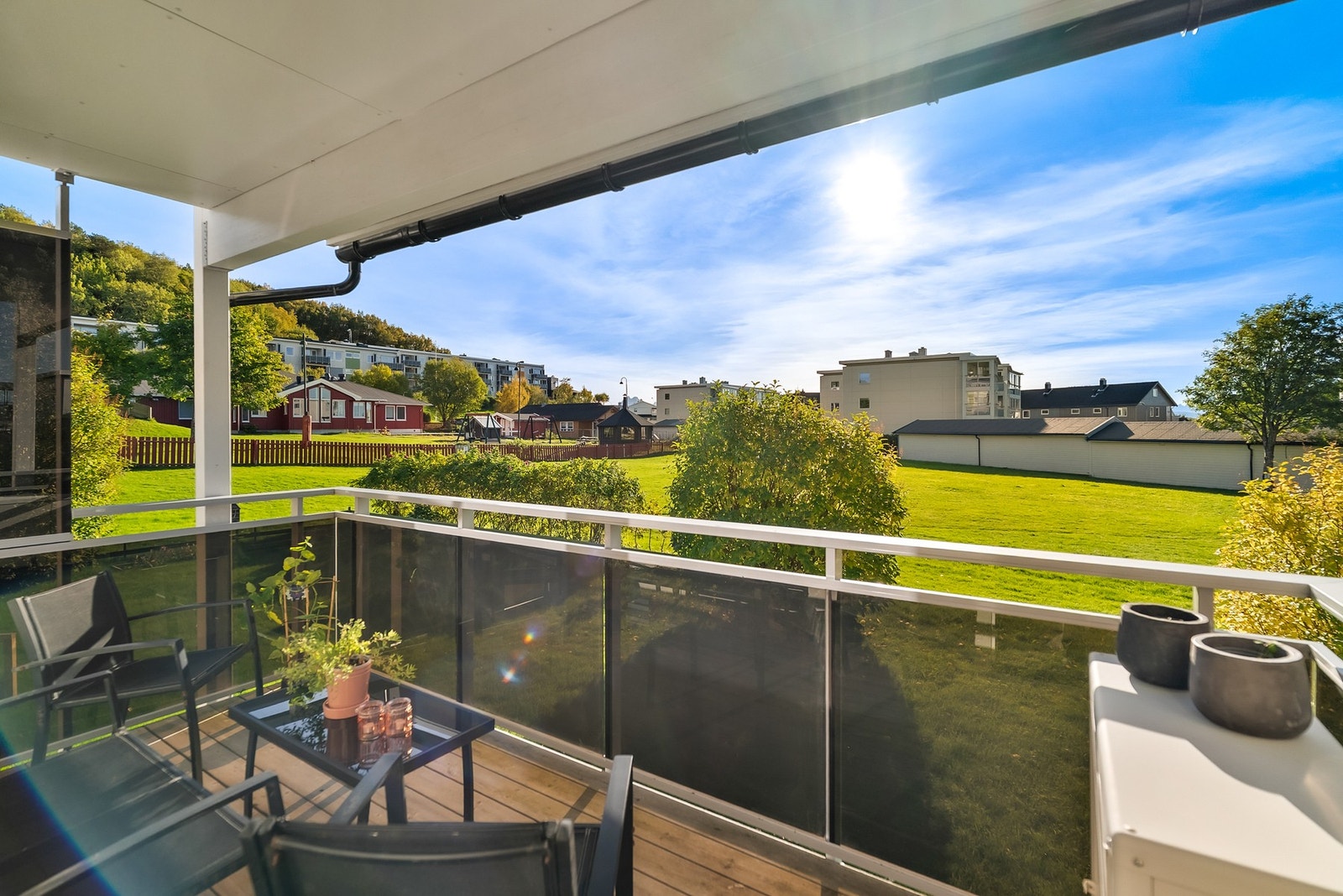 Sørvestvendt balkong på 8 m² med takoverbygg. Gode solforhold! Galleribilde