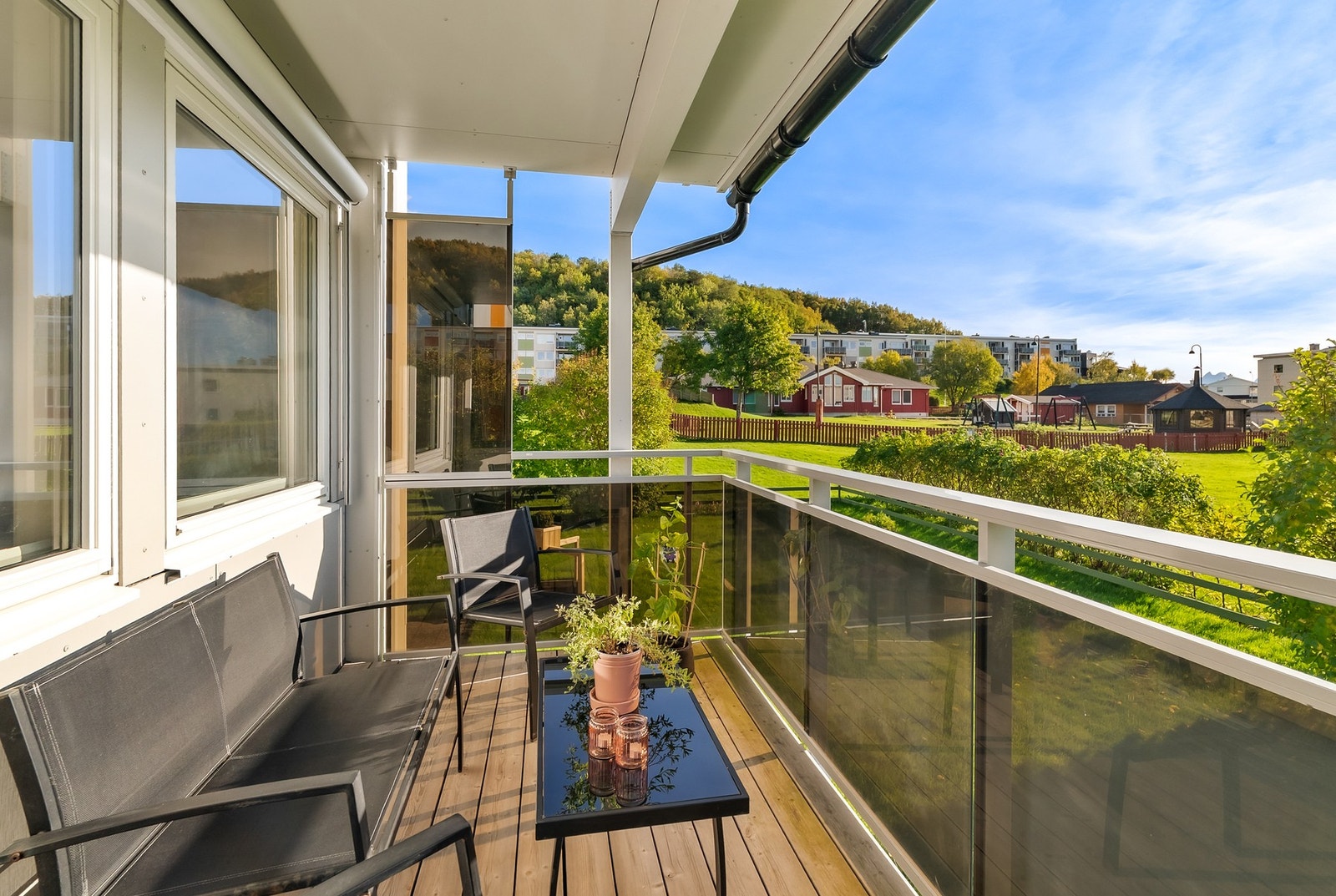 Fin plassering på enden av bygget med god "luft" til øvrig bebyggelse. Galleribilde