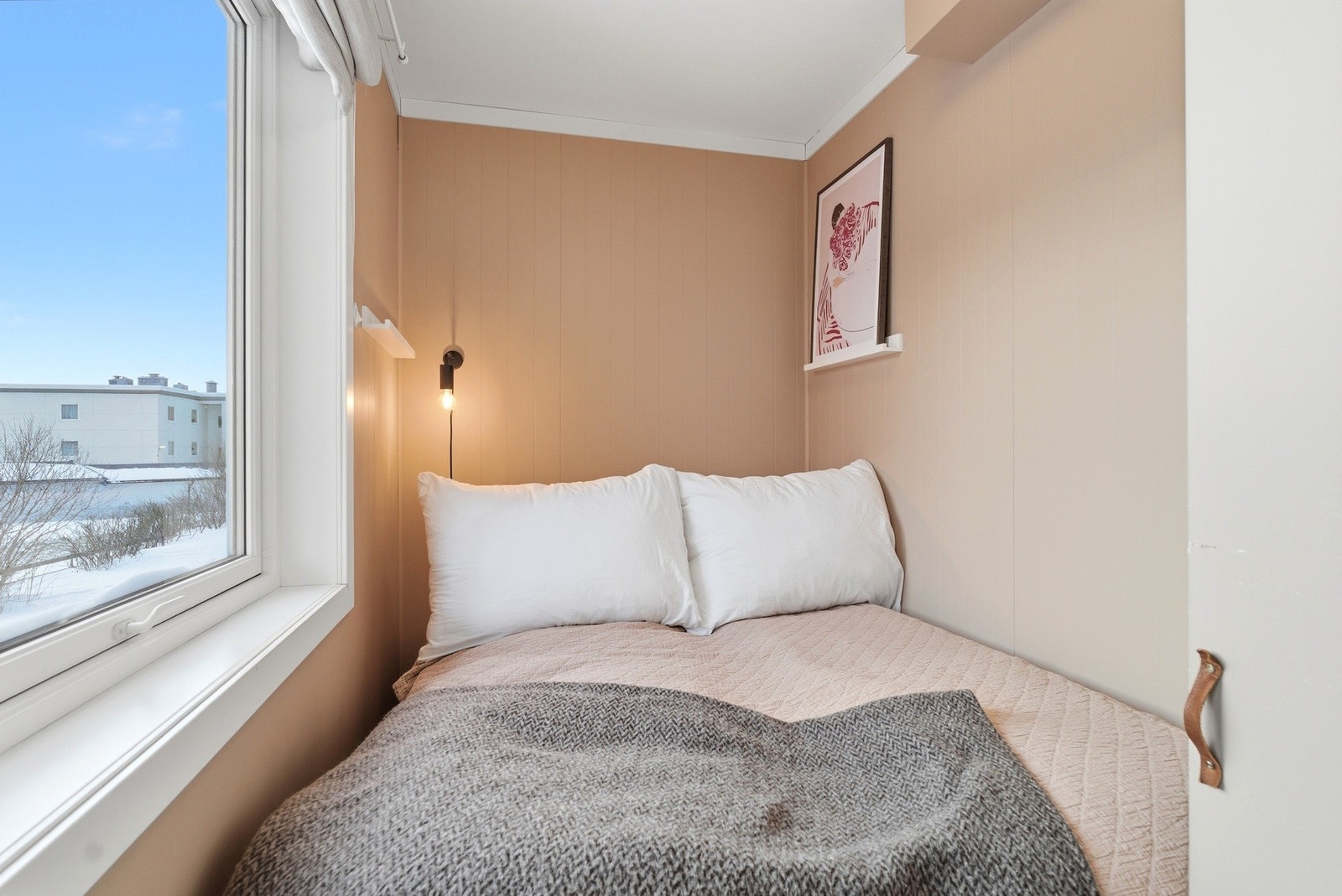 Koselig sovealkove med plass til dobbeltseng. Galleribilde