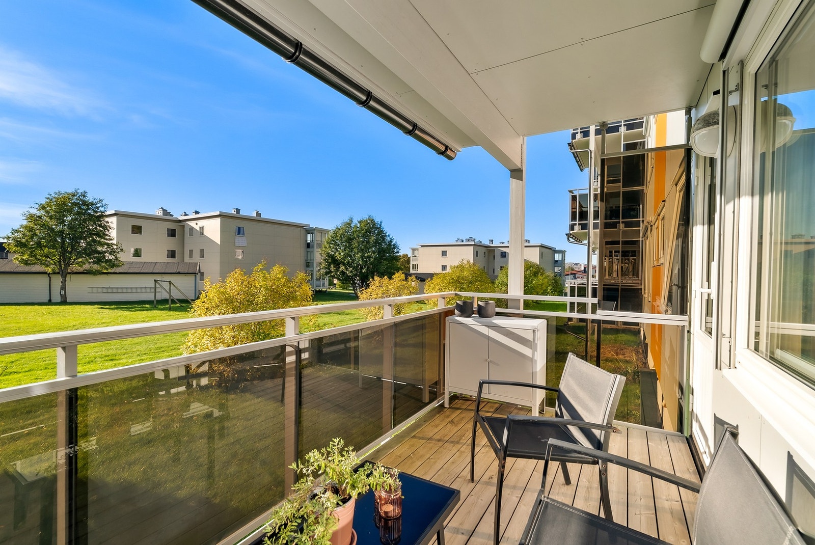 Plass til utemøblement - en fin forlengelse av stua på sommerhalvåret! Galleribilde