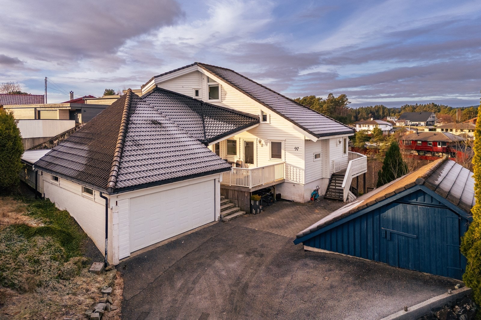 Parkering i garasje og på egen tomt Galleribilde