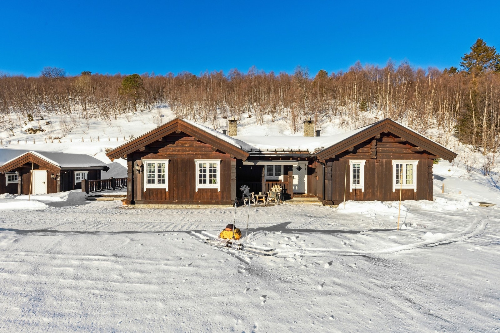 Om ikke randonee- tur frister, kan sola nytes i hytteveggen Galleribilde