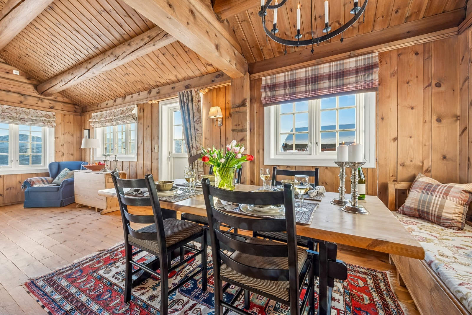 Her kan man dekke opp til mange gjester Galleribilde