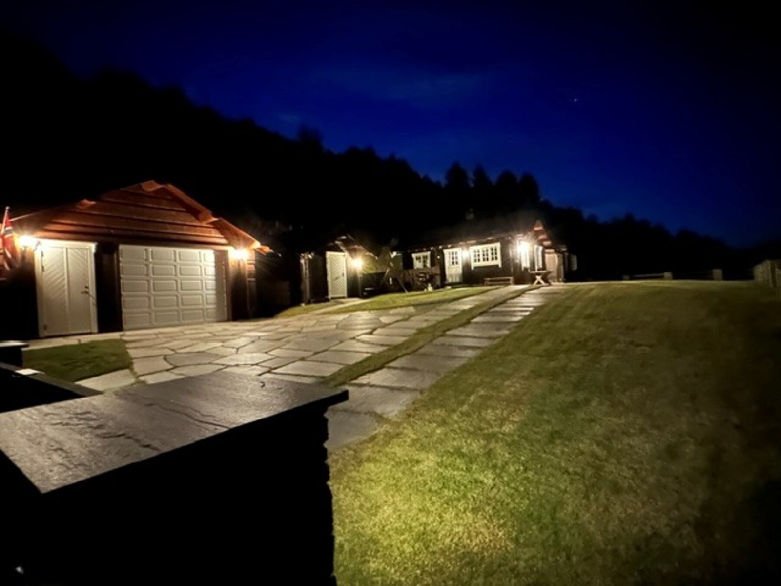 Vakkert lyssatt og med vakre Oppdalsheller Galleribilde