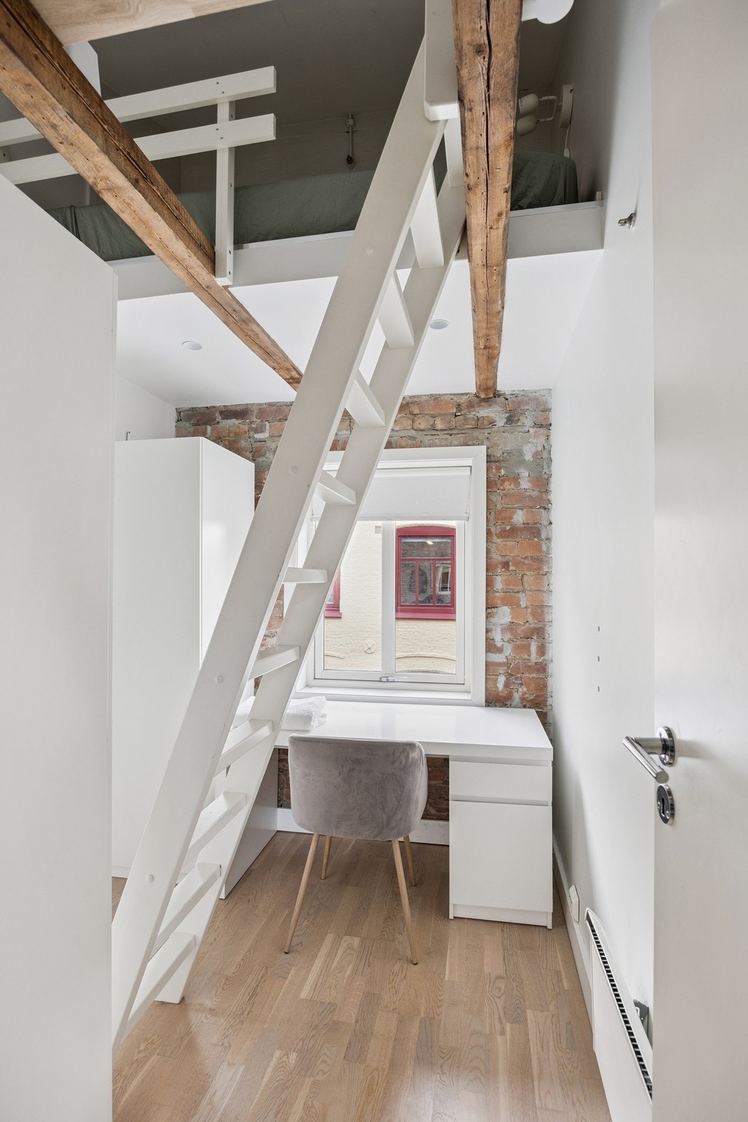 Soverommet har god plass til seng hvis man ønsker å gjøre om på hems-løsningen. Galleribilde