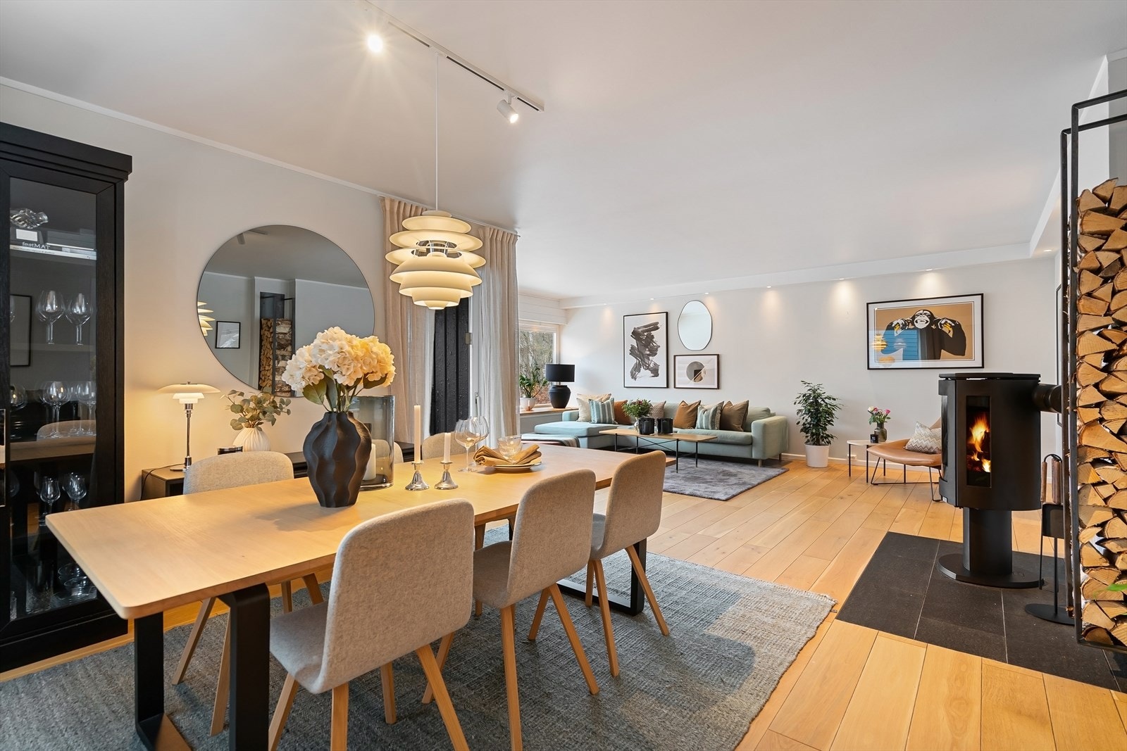 Spisestue med peis Galleribilde